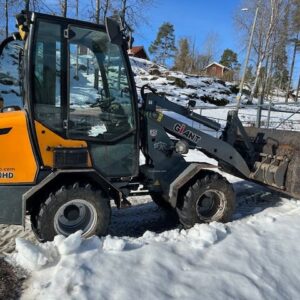 Giant G2500 HD (2021) lämpimällä ohjaamolla