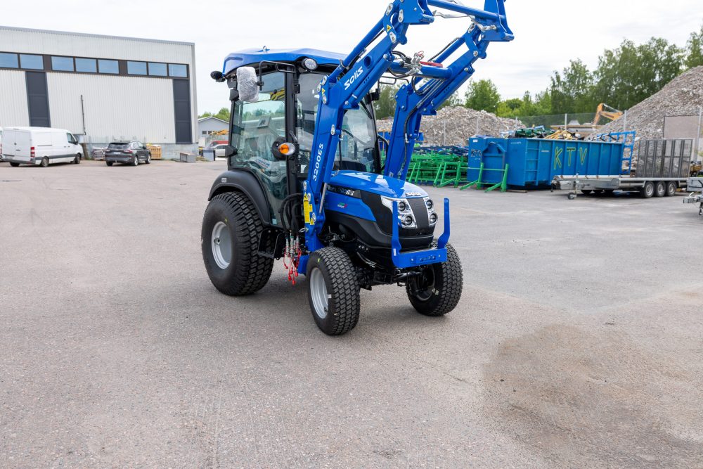 traktori solis 26 hst xl 4wd lämpimällä ohjaamolla