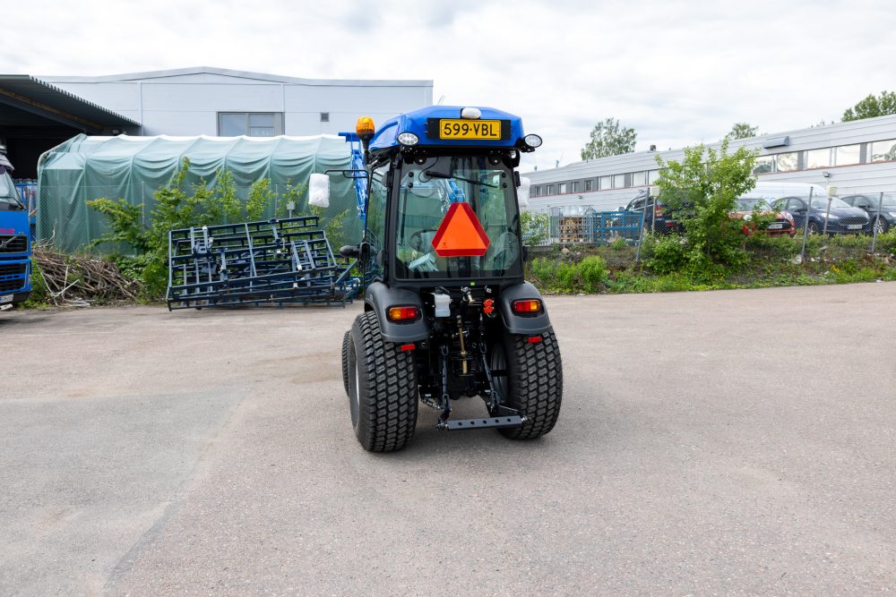 traktori solis 26 hst xl 4wd lämpimällä ohjaamolla