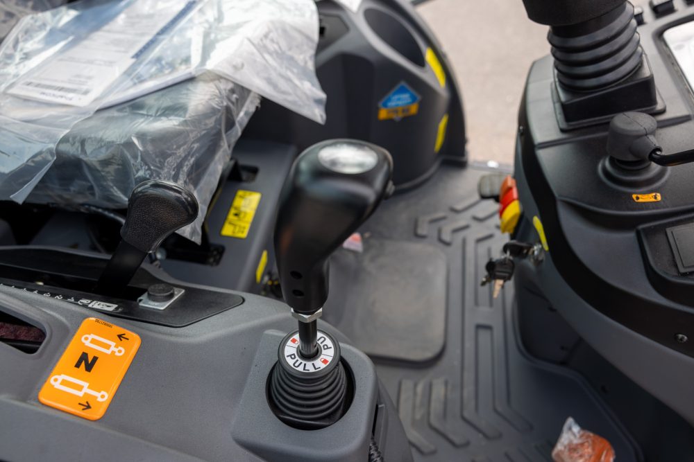traktori solis 26 hst xl 4wd lämpimällä ohjaamolla