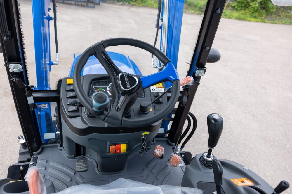 traktori solis 26 hst xl 4wd lämpimällä ohjaamolla