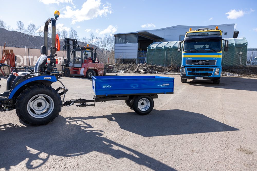 peräkärry hydraulisella kipillä 1000kg