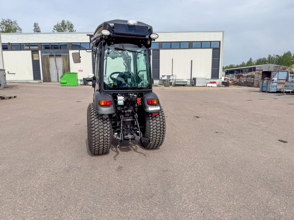 traktori solis 26 hst 4wd lämpimällä gt ohjaamolla limited edition