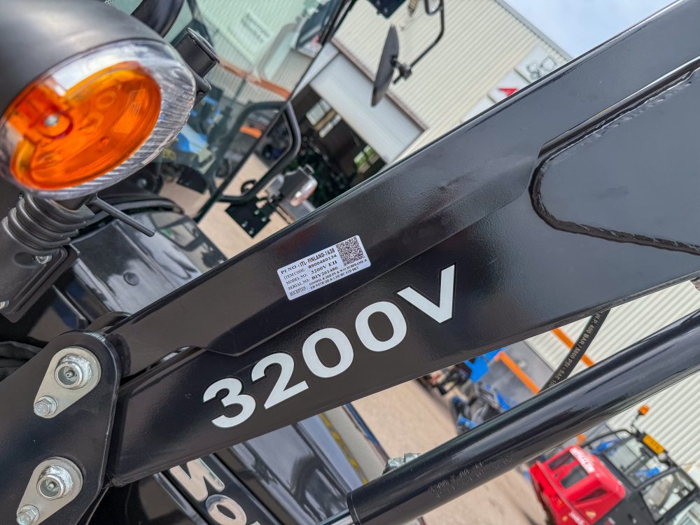 traktori solis 26 hst 4wd lämpimällä gt ohjaamolla limited edition