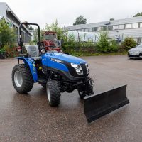 maahantuojan esittelykone solis 20 4wd lumilevyllä