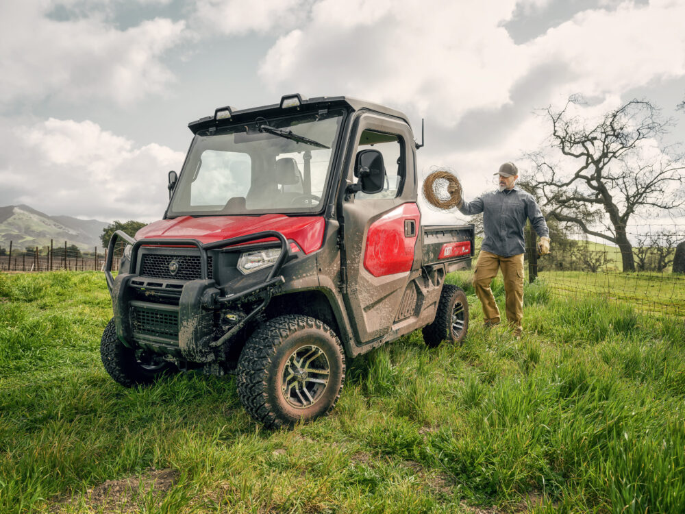 Kioti K9 2410C UTV Diesel ilmastoidulla ohjaamolla