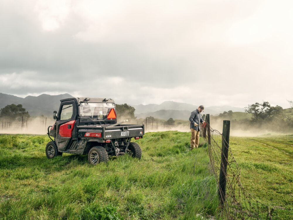 Kioti K9 2410C UTV Diesel ilmastoidulla ohjaamolla