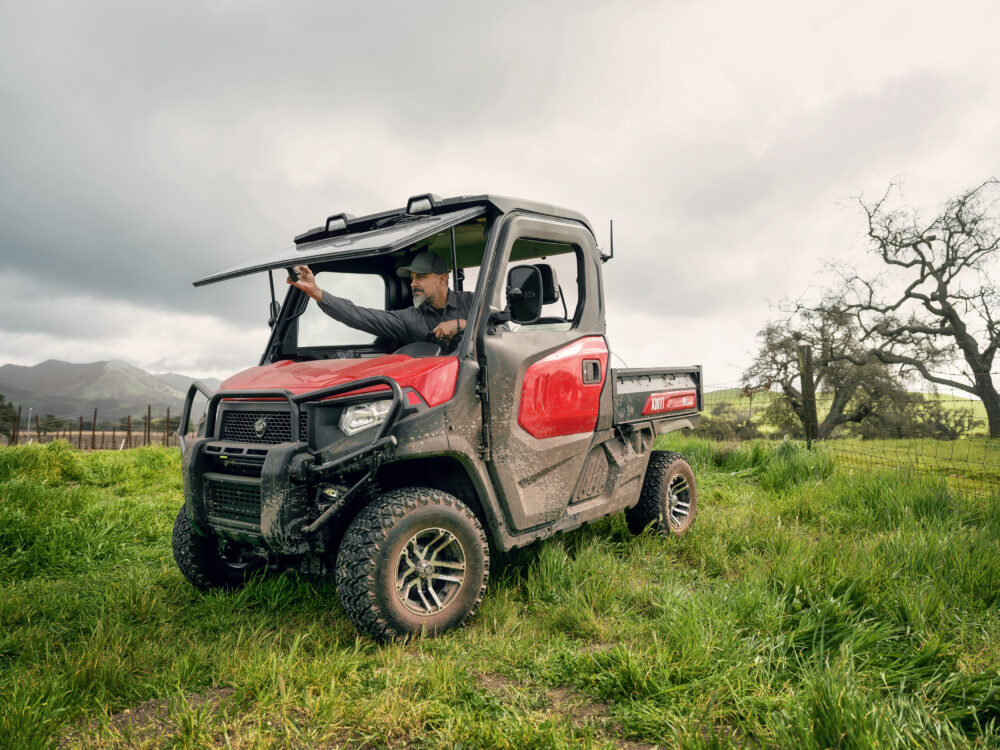 Kioti K9 2410C UTV Diesel ilmastoidulla ohjaamolla